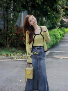 配芥末绿长裙的小外套_芥末绿长裙，百搭显品味