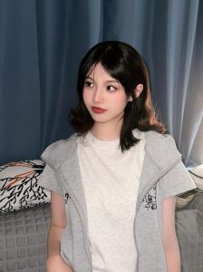 一般美女都不留刘海吗_刘海好看不好看因人而异