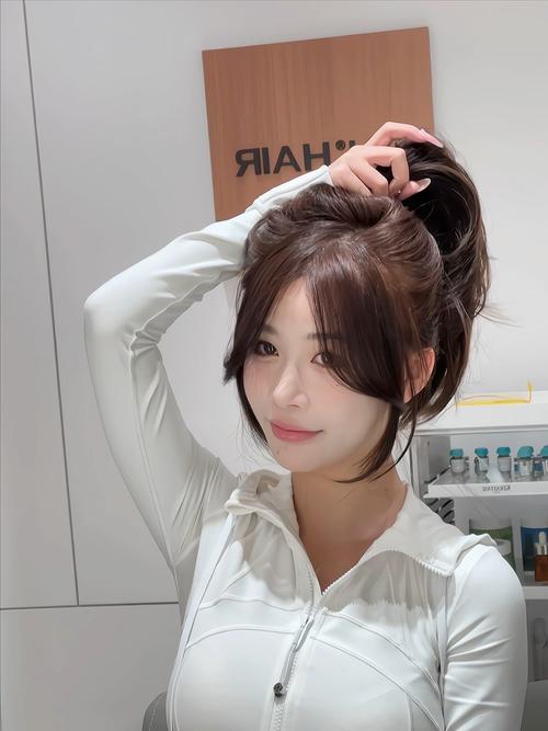 两旁的两刘空气刘海怎么夹_鸭嘴夹+吹风塑形