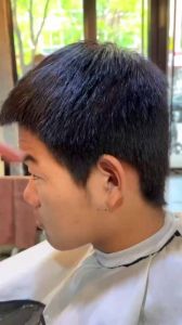 推两鬓的发型_男生两边剃光顶部长发，帅气利落显个性