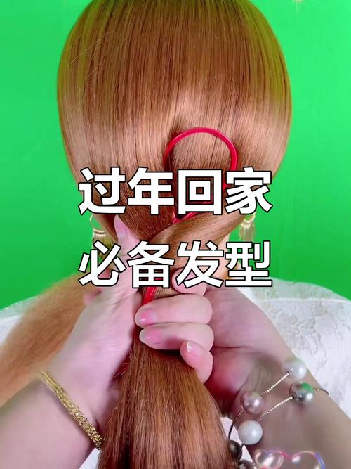 没带皮筋怎么扎头发_应急束发不用皮筋，编发夹卡显创意