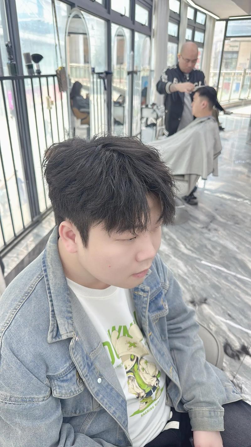 想试试自己适合什么发型怎么办_选对发型，脸型发质都好看！