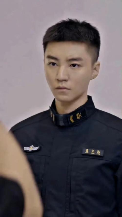 一寸头发型_寸头短发显气质，型男必备时尚造型！