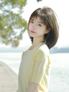 方长脸型适合什么样的发型女_刘海烫发柔化脸型