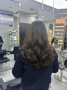 只卷发尾的发型_烫发尾新潮！显脸小又省时，慵懒优雅显气质