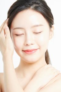 那些不化妆却有气质的女人_内敛精致，气质自养