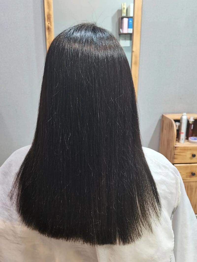 重新烫头发之前烫过的要拉直吗_直接烫卷发更自然,别频繁烫发伤头 重新烫头发之前烫过的要拉直吗_直接烫卷发更自然,别频繁烫发伤头