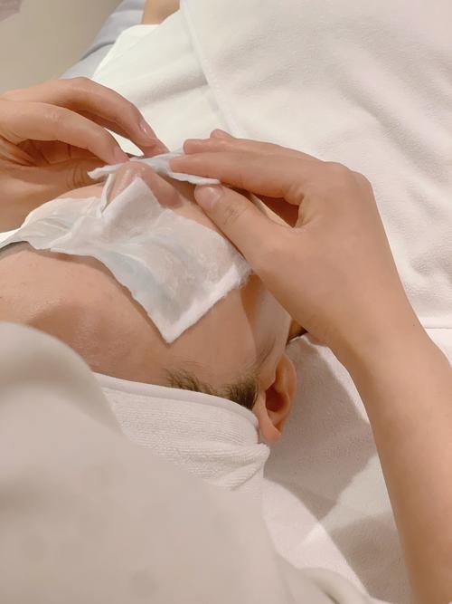 用生理盐水敷脸的正确步骤_清洁消毒+正确方法