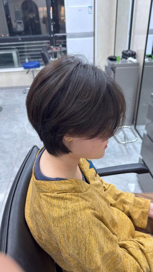 光过敏不能剪短发_阳光过敏红肿？小心应对别怕晒！