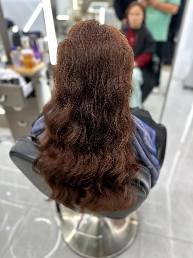 染完发可以接着烫头发吗_烫染顺序与间隔，保护秀发小知识