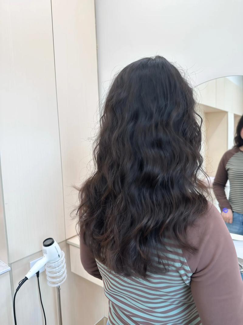 半年前烫过头发半年后能不能染_烫后两周再染发,避免双重伤害 半年前烫过头发半年后能不能染_烫后两周再染发,避免双重伤害