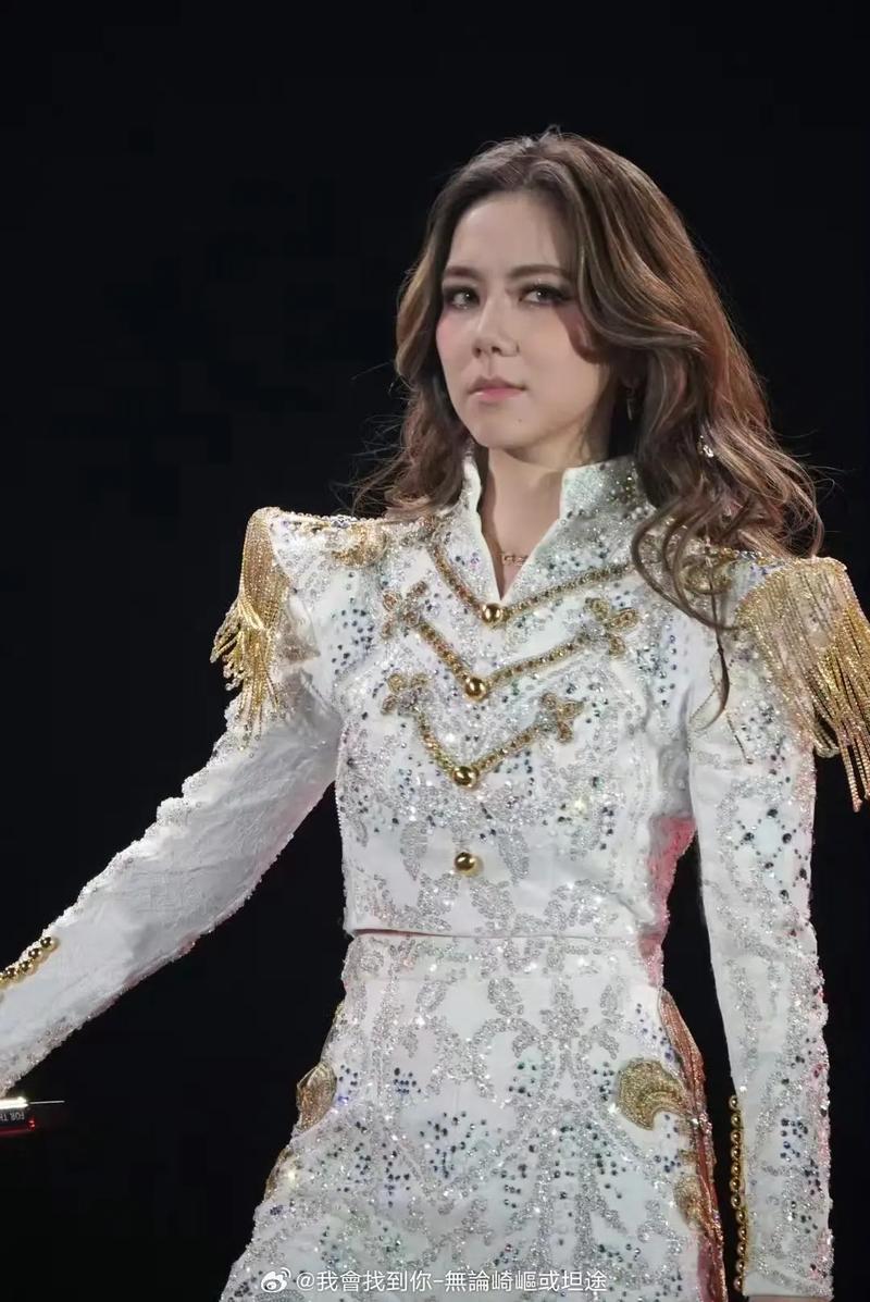 邓紫棋发型一边剪光的_邓紫棋前卫发型,个性摇滚新潮! 邓紫棋发型一边剪光的_邓紫棋前卫发型,个性摇滚新潮!