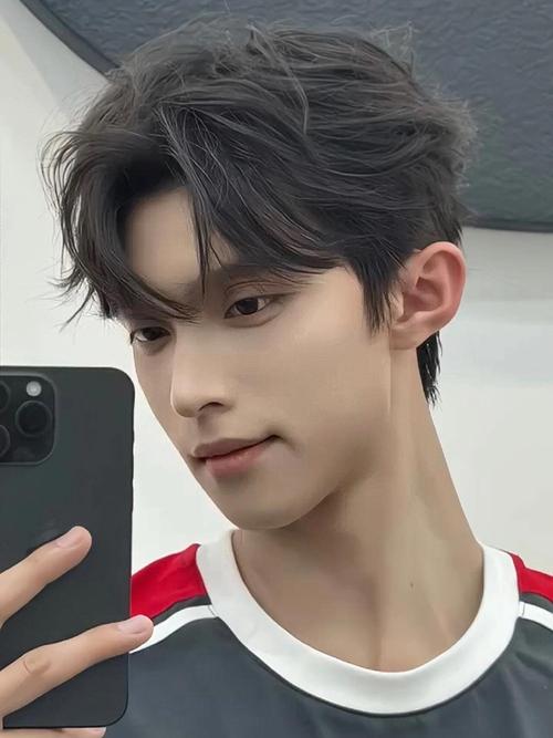 m刘海男生发型_M字发际线？发型拯救！