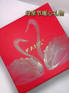 送妈妈什么化妆品_为妈妈挑化妆品，注意肤质和预算，饰品珍珠显气质