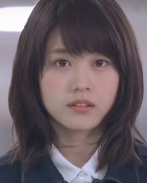 有村架纯高层次斜刘海发型_有村架纯同款高层次斜刘海，修饰脸型显精致