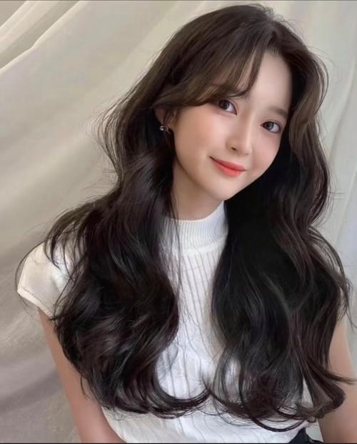 s卷发型中长发_S卷中长发,修饰脸型显气质,秋冬优雅必备 s卷发型中长发_S卷中长发,修饰脸型显气质,秋冬优雅必备