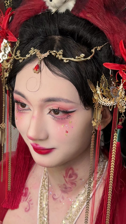 女变男化妆_自我表达与社会进步