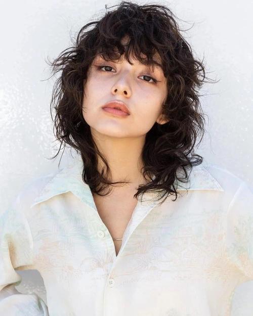 les中性女生发型_中性短发，时尚百搭，修饰脸型显个性