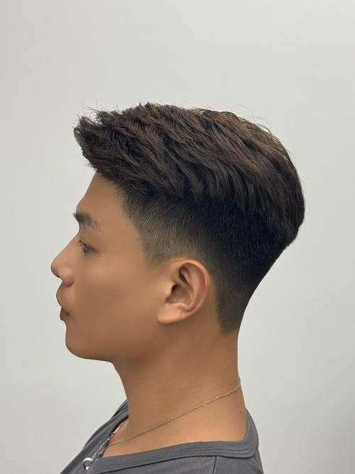 显成熟又好看的发型男_成熟男士5款发型，自信魅力必备