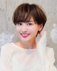 颞部凹颧骨凸适合什么发型_C型外C发型修饰颞部凹陷颧骨凸起脸型