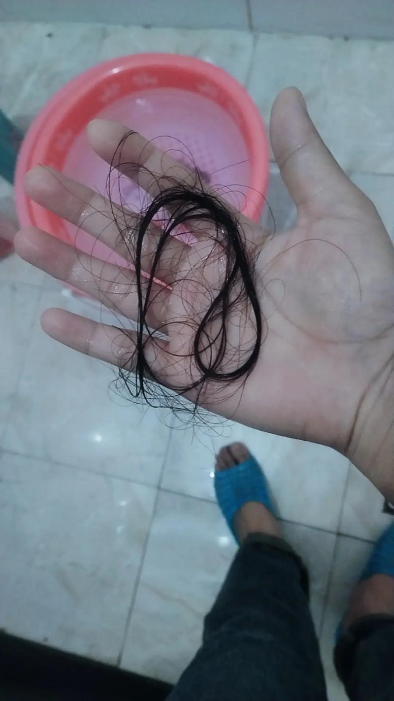 剪好的发型洗完澡就没了吗_洗后发型持久技巧