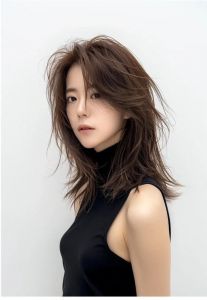 窄长脸适合什么发型女_蓬松刘海显宽美