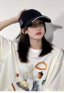 鸭舌帽梳什么发型好看_鸭舌帽搭配编发教程，秋冬时尚造型