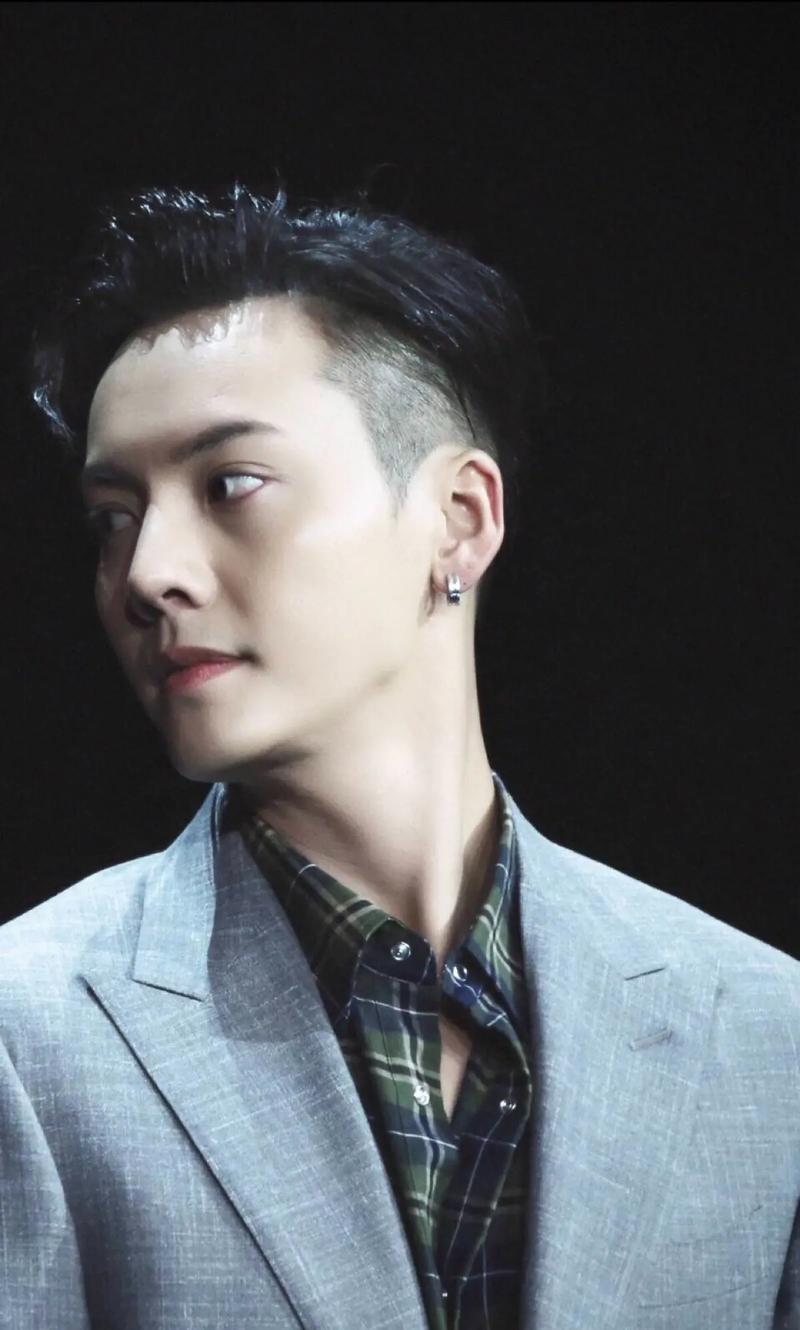 港台男明星发型_港台男星长发经典造型,个性魅力尽显 港台男明星发型_港台男星长发经典造型,个性魅力尽显