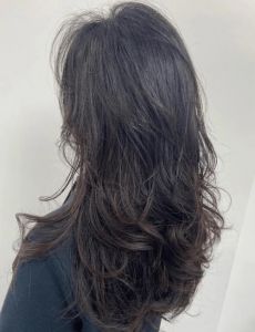 刚烫完头发发梢卷起来_烫后发梢卷卷受损？这样做恢复好！