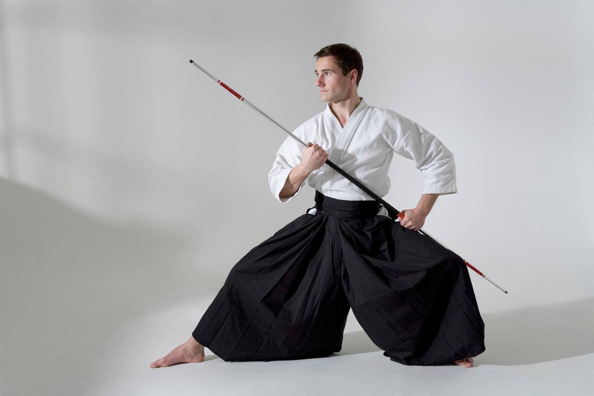 剑道基本动作九个_稳健起手式，左右腿发力，挥剑技巧