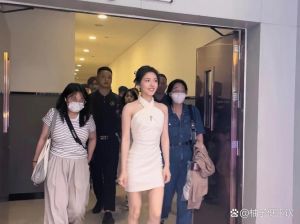 头和身子比例不协调_头身比例小？可能是肥胖或遗传，这样穿更协调