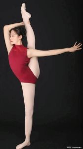 单人瑜伽拍照姿势_9式显曲线美