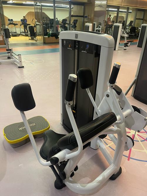 坐立往肚眼拉的器械叫什么_健身器械练腹肌,安全有效需注意! 坐立往肚眼拉的器械叫什么_健身器械练腹肌,安全有效需注意!