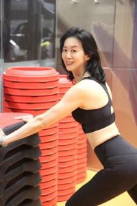 云南63岁阿姨健身上热搜_63岁云南阿姨健身走红，活出精彩！