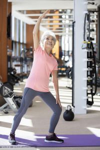 90岁健身奶奶_活到老，动到老