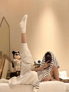 拍给对象看的骚气的拍照姿势_捕捉自信慵懒魅惑瞬间，拍出高级骚气美照！