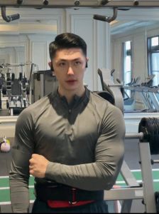 实力举是练肩最好的动作吗_实力举练肩，打造饱满肩部