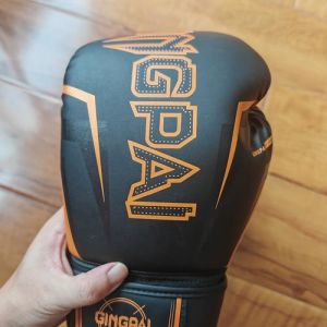 拳击训练器材有哪些_沙袋速度球等器材选对事半功倍