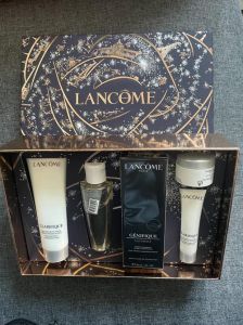 目前最贵的化妆品五件套_万元面霜是顶奢！