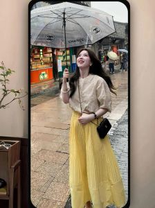 黄衬衫配什么颜色裙子_黄衬衫黑裙子怎么搭？选对颜色很关键！