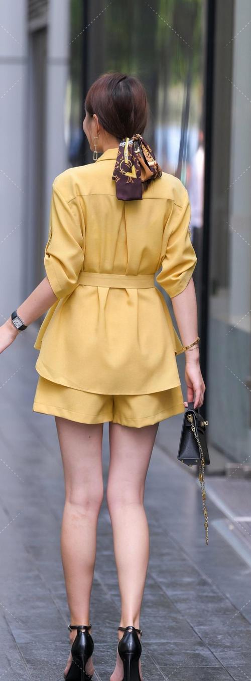 黄搭配什么颜色腰带最好看_黑白棕怎么搭？