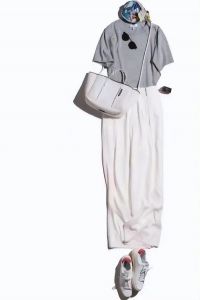 淡灰色t恤配什么裤子_百搭显瘦淡灰色T恤，百变穿搭轻松搞定！