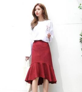 砖红色半裙配什么颜色最搭_砖红半裙百搭时尚，百变搭配显气质