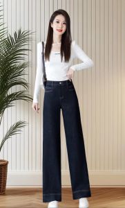 宽腿牛仔裤配什么上衣_秋日宽腿裤百搭配，外套内搭都好看