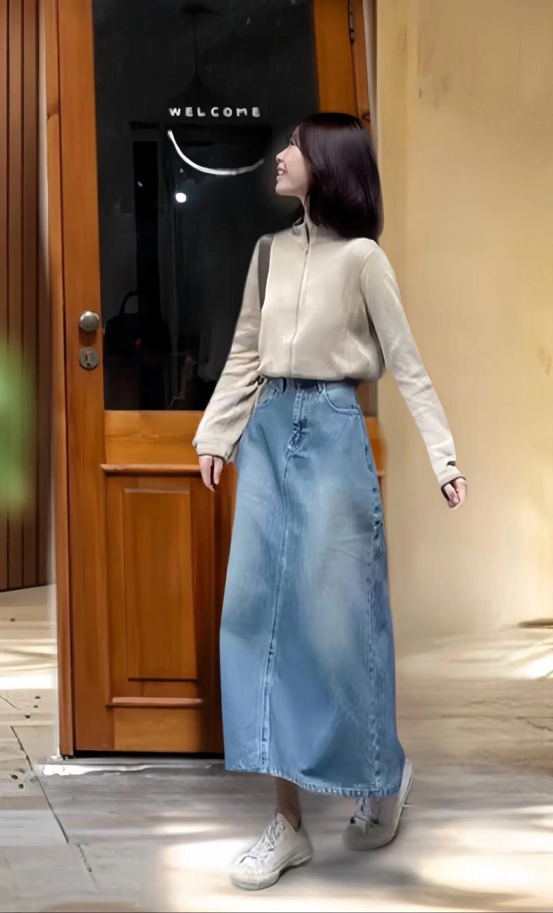 长牛仔裙怎么搭配上衣_复古摩登牛仔长裙，显瘦显腿长！