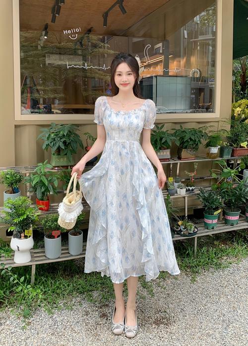 腰细小肚子很大适合穿什么裙子_选A字或高腰裙,深色显瘦 腰细小肚子很大适合穿什么裙子_选A字或高腰裙,深色显瘦