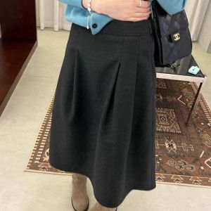 没有腰身适合穿什么裙子_高腰收腰下装，轻松显曲线