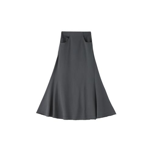 炭灰色连衣裙外配什么上衣_百搭显瘦！碳灰色连衣裙，百变穿搭风格