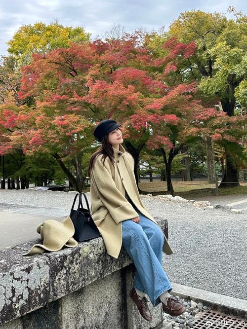 黄大衣搭配什么鞋子_黄大衣配鞋,风格立现! 黄大衣搭配什么鞋子_黄大衣配鞋,风格立现!