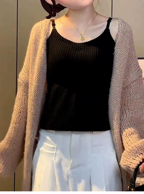 胸大适合什么衣服_选对衣物显气质，胸大女生这样穿！